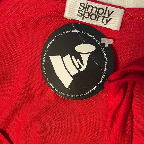 Grammy Store Simply Sporty Red Latin Grammy Graphic Scoop Neck Short Sleeve Tee - Picture 5 of 6